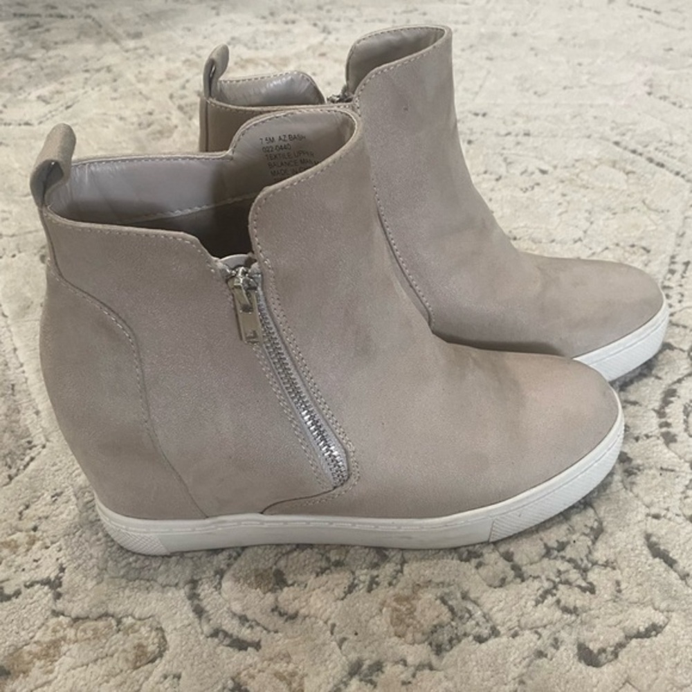 ARIZONA | WOMENS TAUPE WEDGE ANKLE BOOTS SIZE 7.5
